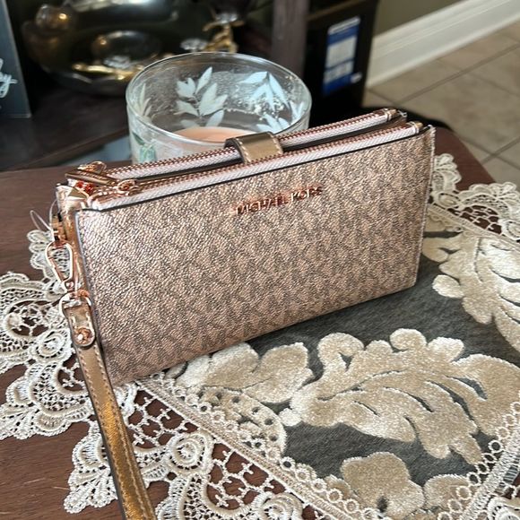 Michael Kors double zipper wallet - Picture 3 of 5